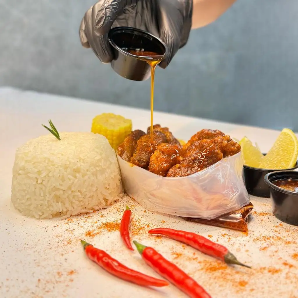 Diving Chicken Meal with Nashville Sauce